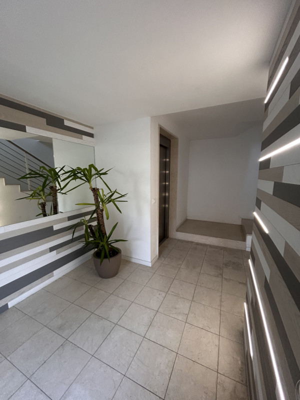 Nicoletta Dardilli di AD Casa Padova propone in vendita in zona Ospedali- Nazareth moderno appart...