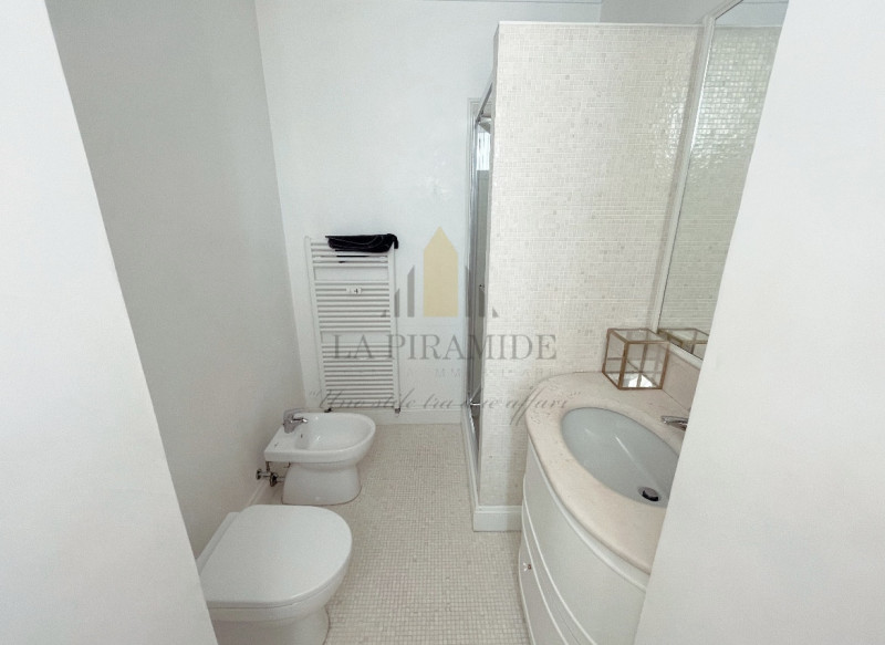 STANZA IN APPARTAMENTO - CORSO MILANO 
Proponiamo in affitto STANZA MATRIMONIALE per studenti, in...