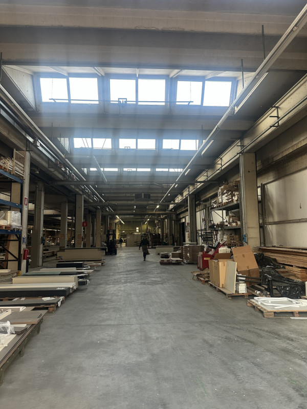 NOSTRO RIF. CP-200
Proponiamo in locazione capannone di circa 10.000 mq, situato a soli 5 minuti ...