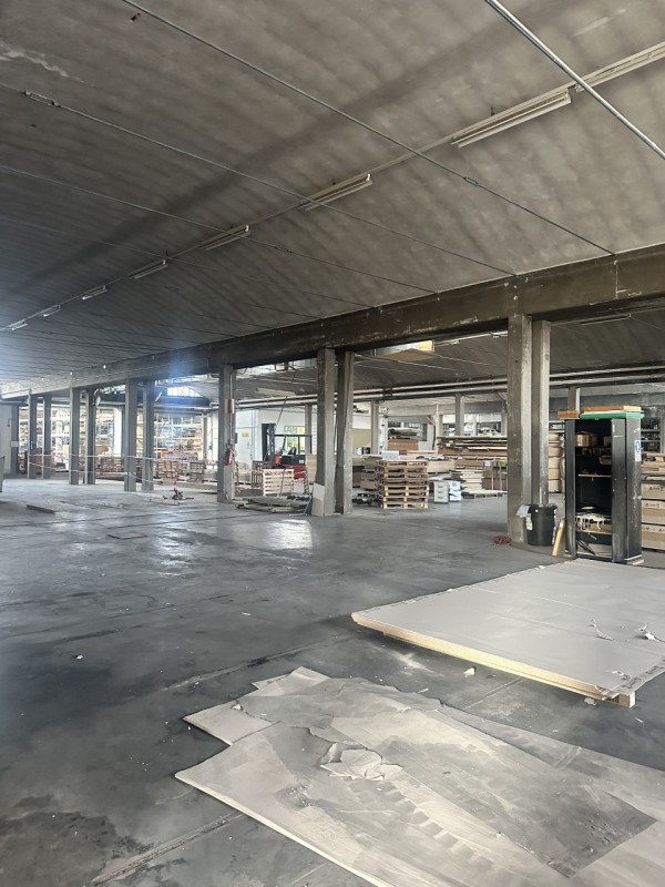 NOSTRO RIF. CP-200
Proponiamo in locazione capannone di circa 10.000 mq, situato a soli 5 minuti ...