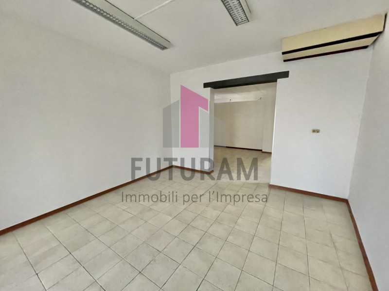 MARANO VICENTINO- 29FIL - PER INFO 0444/310220

Proponiamo in affitto a Marano Vicentino un negoz...