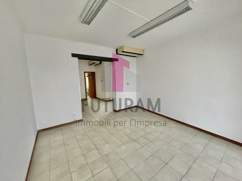 MARANO VICENTINO- 29FIL - PER INFO 0444/310220

Proponiamo in affitto a Marano Vicentino un negoz...