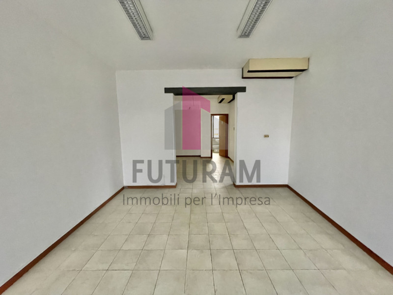 MARANO VICENTINO- 29FIL - PER INFO 0444/310220

Proponiamo in affitto a Marano Vicentino un negoz...