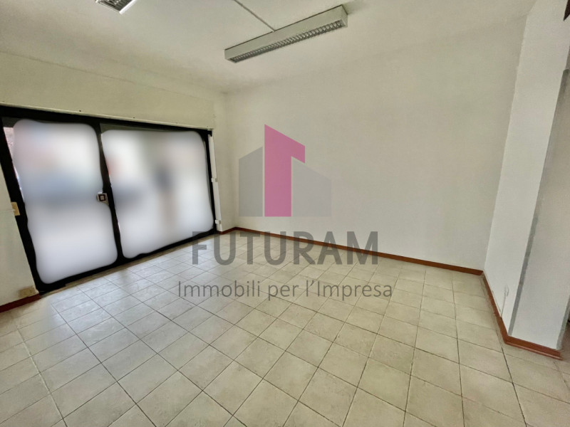 MARANO VICENTINO- 29FIL - PER INFO 0444/310220

Proponiamo in affitto a Marano Vicentino un negoz...