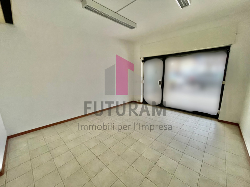 MARANO VICENTINO- 29FIL - PER INFO 0444/310220

Proponiamo in affitto a Marano Vicentino un negoz...