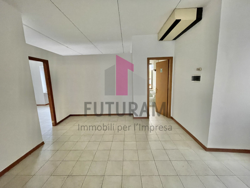 MARANO VICENTINO- 29FIL - PER INFO 0444/310220

Proponiamo in affitto a Marano Vicentino un negoz...