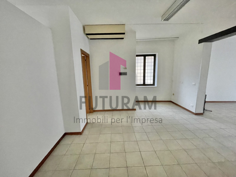 MARANO VICENTINO- 29FIL - PER INFO 0444/310220

Proponiamo in affitto a Marano Vicentino un negoz...