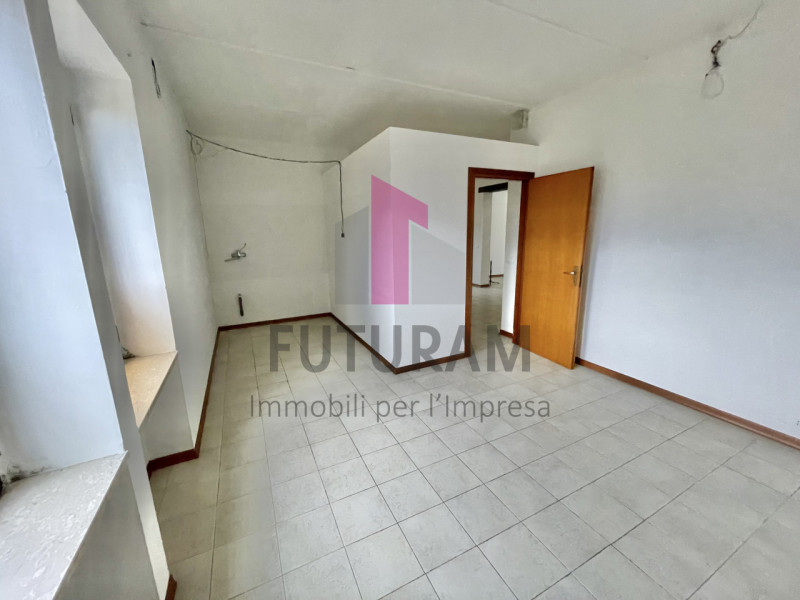 MARANO VICENTINO- 29FIL - PER INFO 0444/310220

Proponiamo in affitto a Marano Vicentino un negoz...