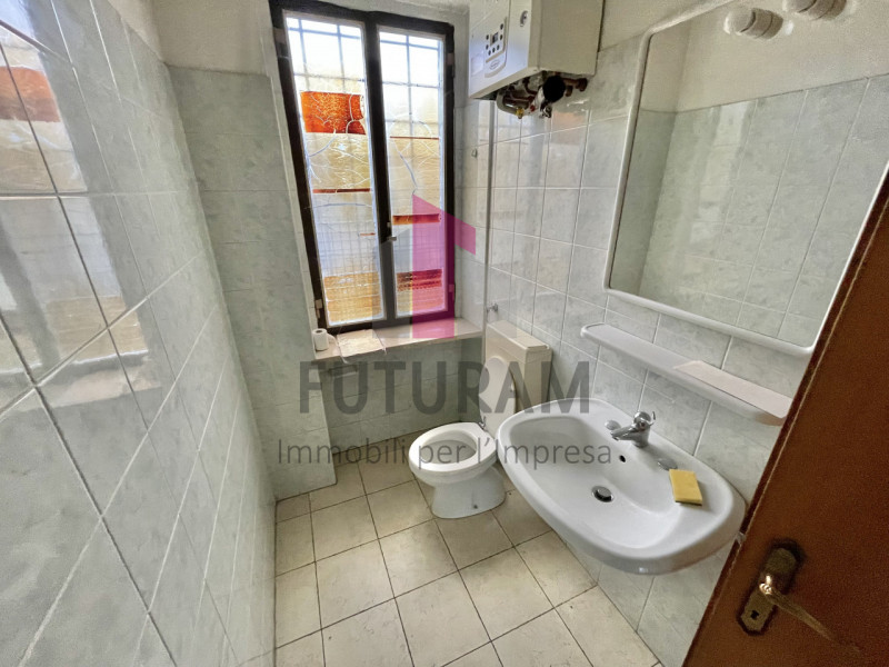 MARANO VICENTINO- 29FIL - PER INFO 0444/310220

Proponiamo in affitto a Marano Vicentino un negoz...