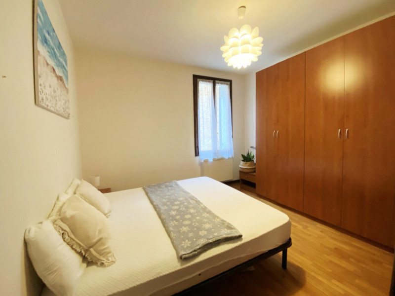 Nel centro storico di Este, proponiamo in affitto appartamento al primo piano, completamente arre...