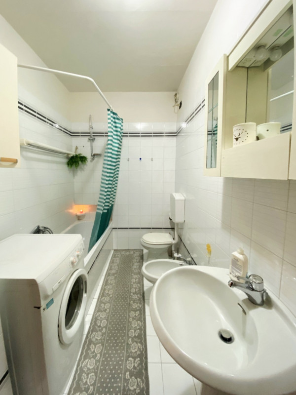 Nel centro storico di Este, proponiamo in affitto appartamento al primo piano, completamente arre...