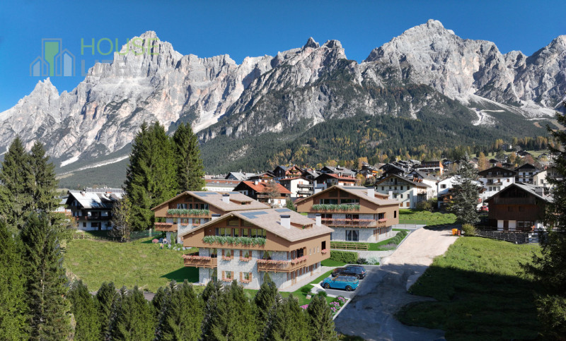 SAN VITO DI CADORE: NUOVO APPARTAMENTO AL PIANO TERRA + INTERRATO, GIARDINO ESCLUSIVO di circa 19...