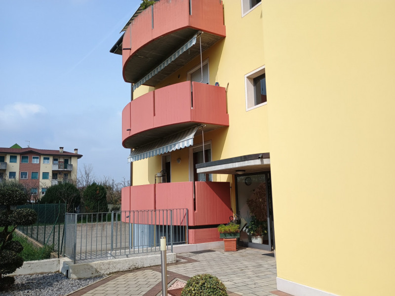 INVESTIMENTO A REDDITO: VENDESI MINI CON TERRAZZA ABITABILE E GARAGE IN CENTRO A POLEGGE, VICENZA...