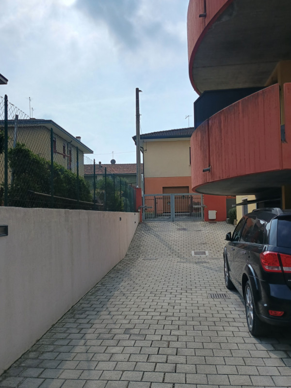 INVESTIMENTO A REDDITO: VENDESI MINI CON TERRAZZA ABITABILE E GARAGE IN CENTRO A POLEGGE, VICENZA...