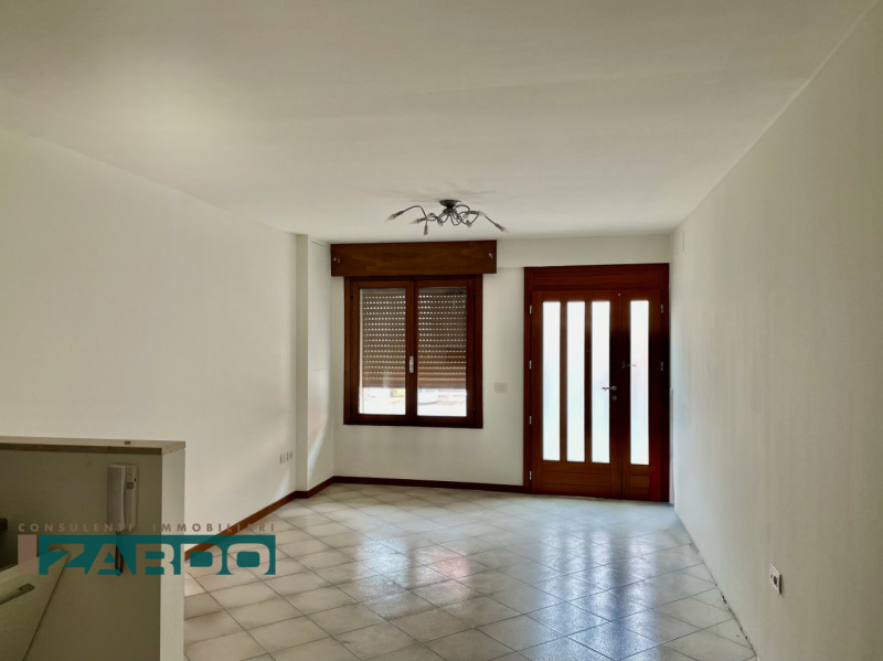 Rif. A-322 (per info 3505383983 | Giacomo)

A Castello di Godego, in posizione centrale, comoda a...