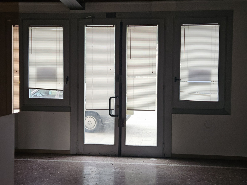 Situato all'entrata del suggestivo centro storico di Este, proponiamo in affitto un prestigioso l...