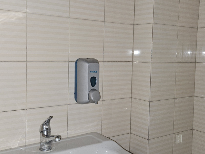 Situato all'entrata del suggestivo centro storico di Este, proponiamo in affitto un prestigioso l...