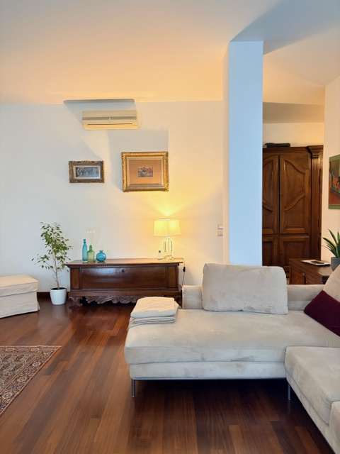 CENTRO STORICO: in pieno centro storico,  comodo a tutti i servizi e mezzi di trasporto, proponia...