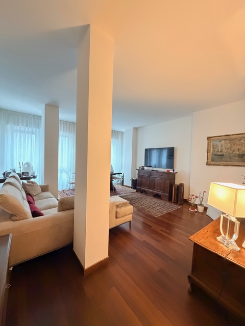 CENTRO STORICO: in pieno centro storico,  comodo a tutti i servizi e mezzi di trasporto, proponia...