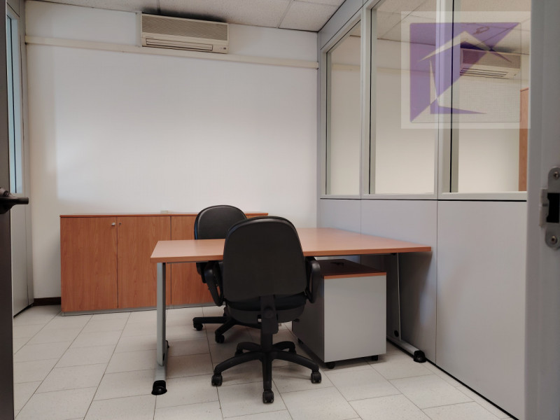 Scopri un'opportunità unica nel centro di Massanzago! Ti presentiamo questo ufficio ad uso direzi...