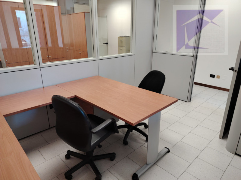 Scopri un'opportunità unica nel centro di Massanzago! Ti presentiamo questo ufficio ad uso direzi...