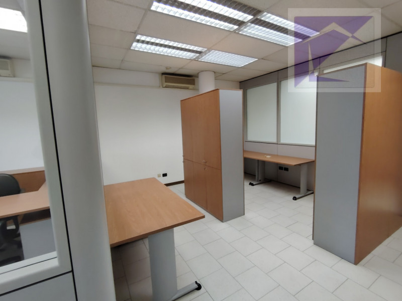 Scopri un'opportunità unica nel centro di Massanzago! Ti presentiamo questo ufficio ad uso direzi...