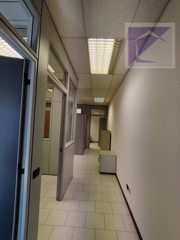 Scopri un'opportunità unica nel centro di Massanzago! Ti presentiamo questo ufficio ad uso direzi...