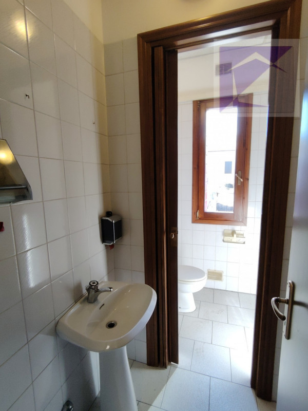 Scopri un'opportunità unica nel centro di Massanzago! Ti presentiamo questo ufficio ad uso direzi...