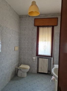 Rif. A.A.30-24

Vendita all'asta - appartamento al 1° piano con garage in data 05 maggio 2026

De...