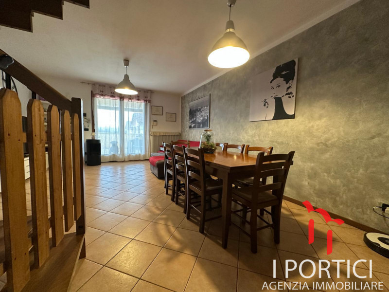 Zero Branco- Duplex 

A pochi passi dal centro di Zero Branco proponiamo in vendita un elegante a...