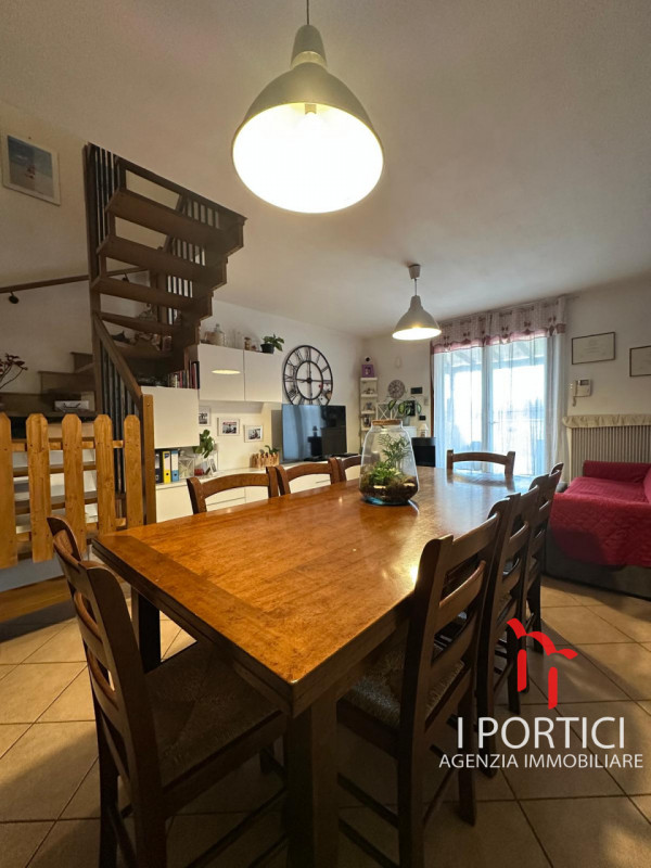 Zero Branco- Duplex 

A pochi passi dal centro di Zero Branco proponiamo in vendita un elegante a...