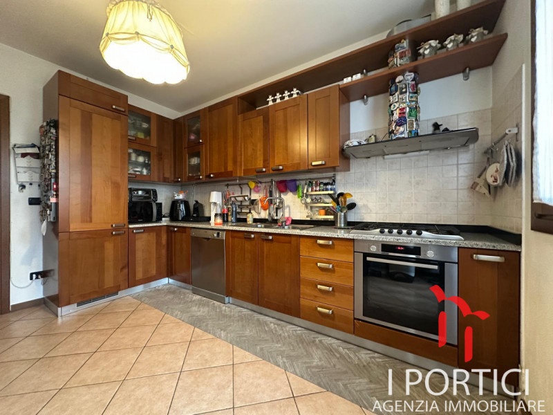 Zero Branco- Duplex 

A pochi passi dal centro di Zero Branco proponiamo in vendita un elegante a...