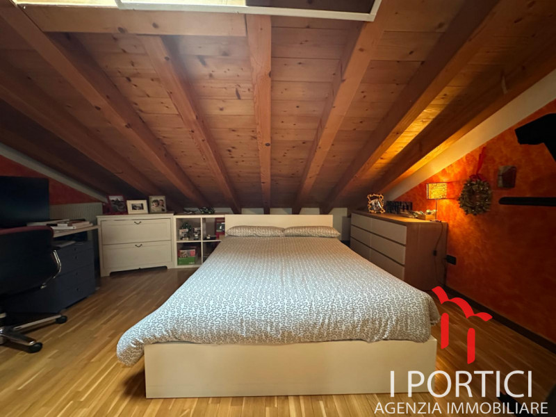 Zero Branco- Duplex 

A pochi passi dal centro di Zero Branco proponiamo in vendita un elegante a...