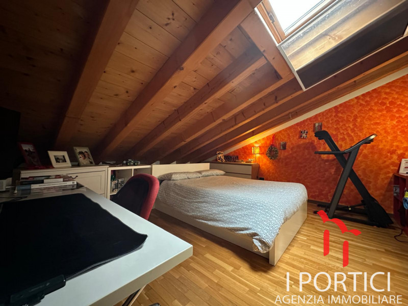 Zero Branco- Duplex 

A pochi passi dal centro di Zero Branco proponiamo in vendita un elegante a...