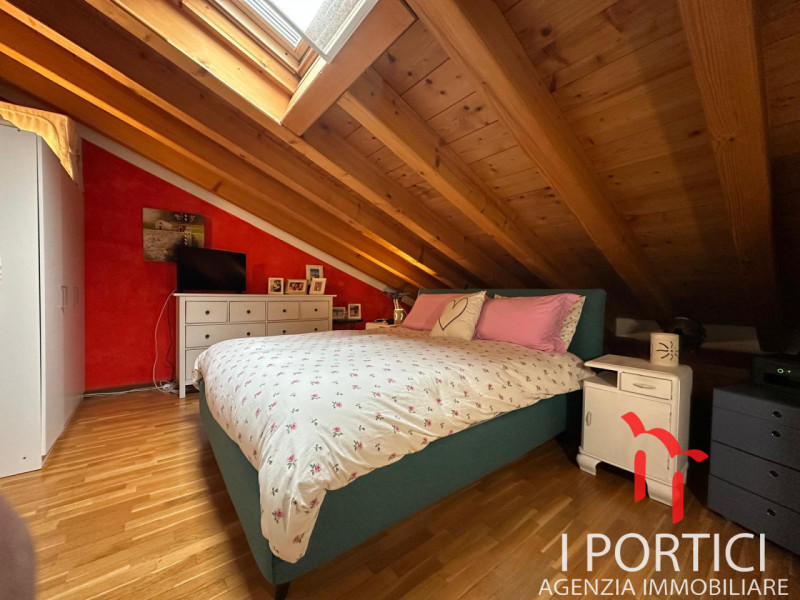 Zero Branco- Duplex 

A pochi passi dal centro di Zero Branco proponiamo in vendita un elegante a...