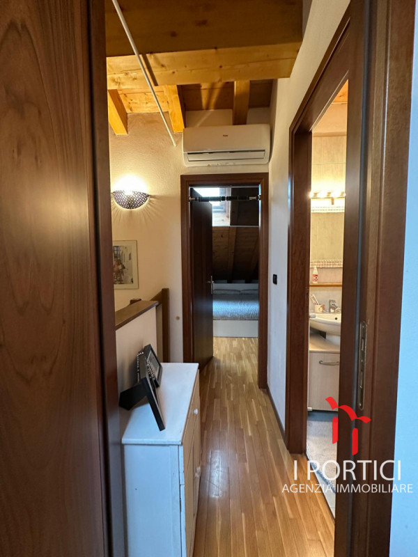 Zero Branco- Duplex 

A pochi passi dal centro di Zero Branco proponiamo in vendita un elegante a...