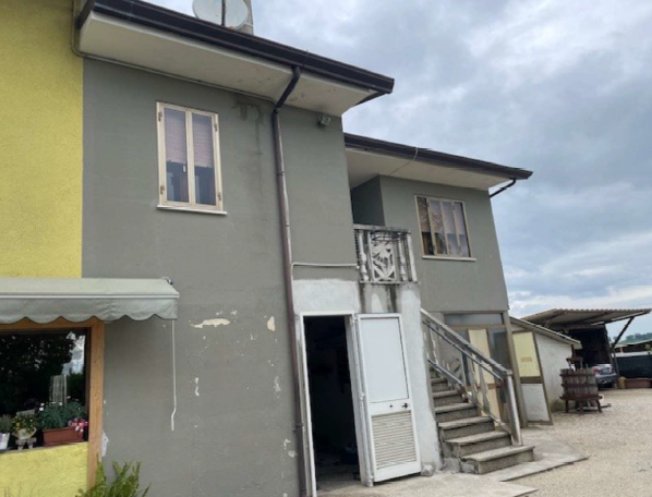 Rif. A.A.06-24

Vendita all'asta - casa unifamiliare su 2 livelli con giardino in data 06 maggio ...