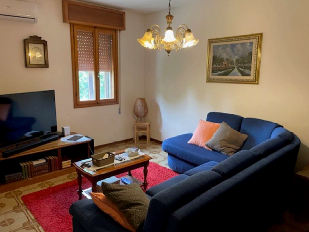 Rif. A.A.06-24

Vendita all'asta - casa unifamiliare su 2 livelli con giardino in data 06 maggio ...