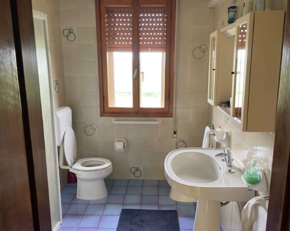 Rif. A.A.06-24

Vendita all'asta - casa unifamiliare su 2 livelli con giardino in data 06 maggio ...