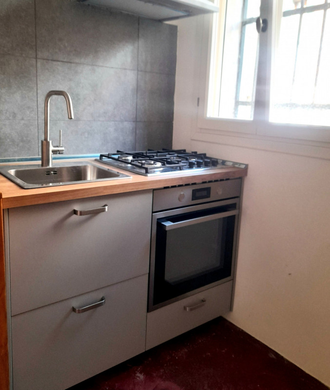 Proponiamo in vendita un prestigioso immobile terra/cielo, porta sola, luminoso, sviluppato su du...