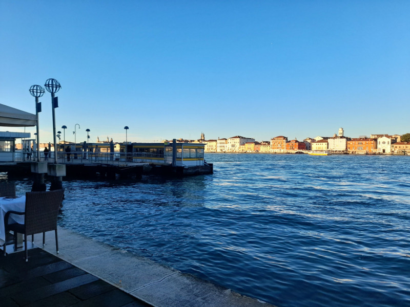 Situato al terzo piano di un complesso di recente costruzione, con pochissime unità abitative, do...