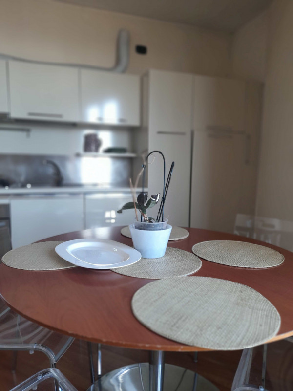 Situato al terzo piano di un complesso di recente costruzione, con pochissime unità abitative, do...