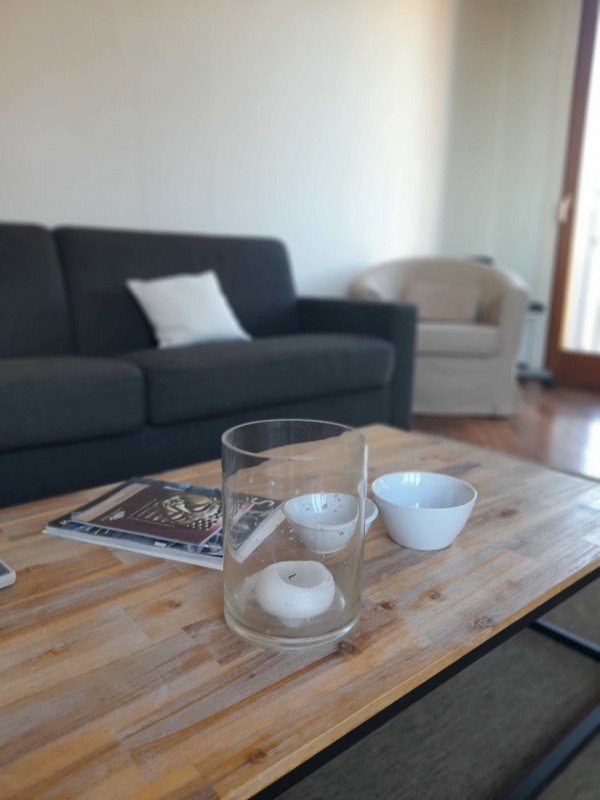 Situato al terzo piano di un complesso di recente costruzione, con pochissime unità abitative, do...