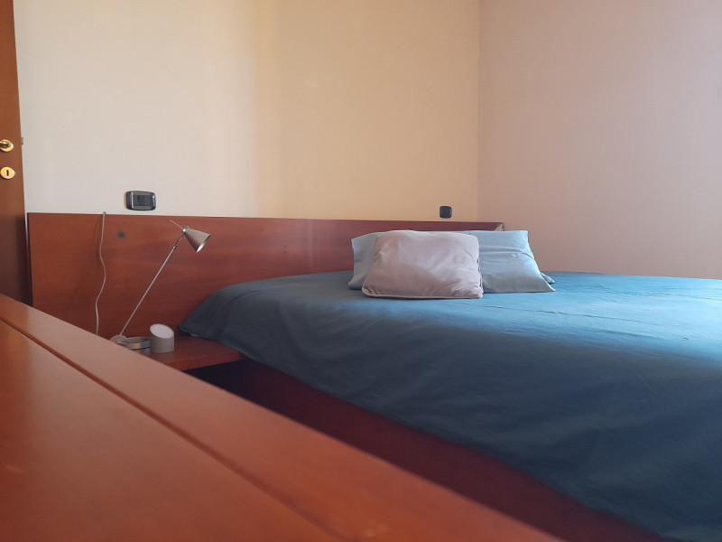 Situato al terzo piano di un complesso di recente costruzione, con pochissime unità abitative, do...