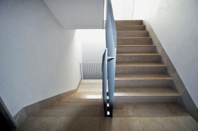 Situato al terzo piano di un complesso di recente costruzione, con pochissime unità abitative, do...