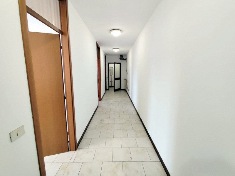 IMMOBILE SU DUE LIVELLI – PONTE SAN NICOLO’ – RONCAGLIA € 270.000 | Rif. CL460

IDEALE PER INVEST...