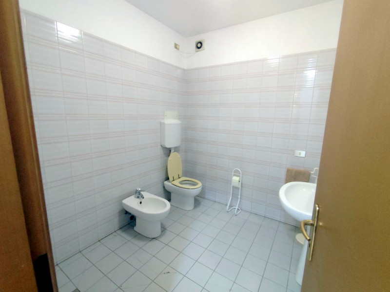 IMMOBILE SU DUE LIVELLI – PONTE SAN NICOLO’ – RONCAGLIA € 270.000 | Rif. CL460

IDEALE PER INVEST...