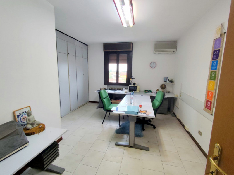 IMMOBILE SU DUE LIVELLI – PONTE SAN NICOLO’ – RONCAGLIA € 270.000 | Rif. CL460

IDEALE PER INVEST...