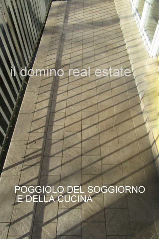 In posizione centrale e servita in quartiere Sacra Famiglia, appartamento libero da subito ristru...