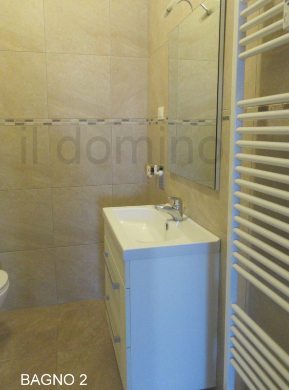 In posizione centrale e servita in quartiere Sacra Famiglia, appartamento libero da subito ristru...